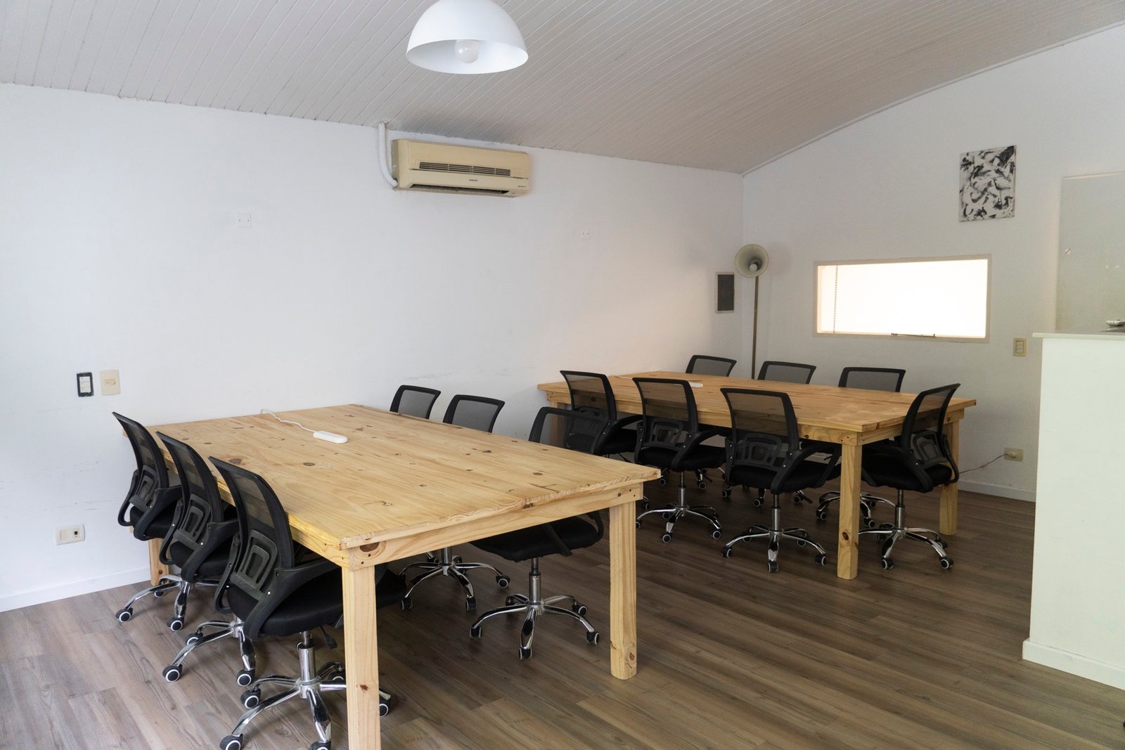 Loft con escritorio y luz natural